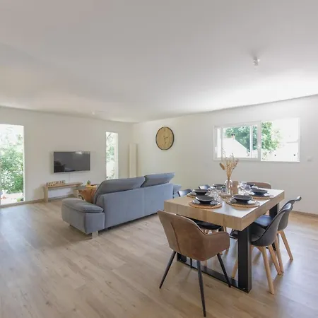 Сasa de vacaciones Graveyron - Maison Avec Piscine Privée Berrias-et-Casteljau