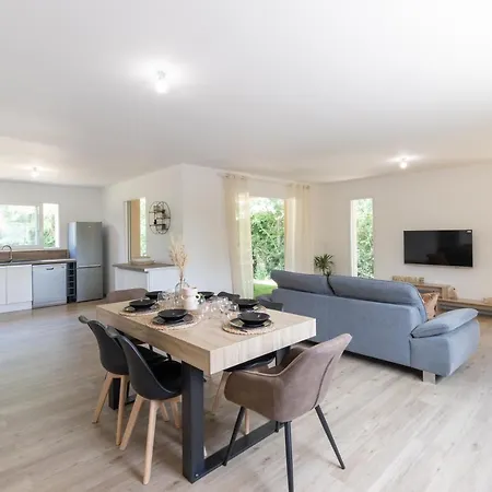 Graveyron - Maison Avec Piscine Privee Holiday home *